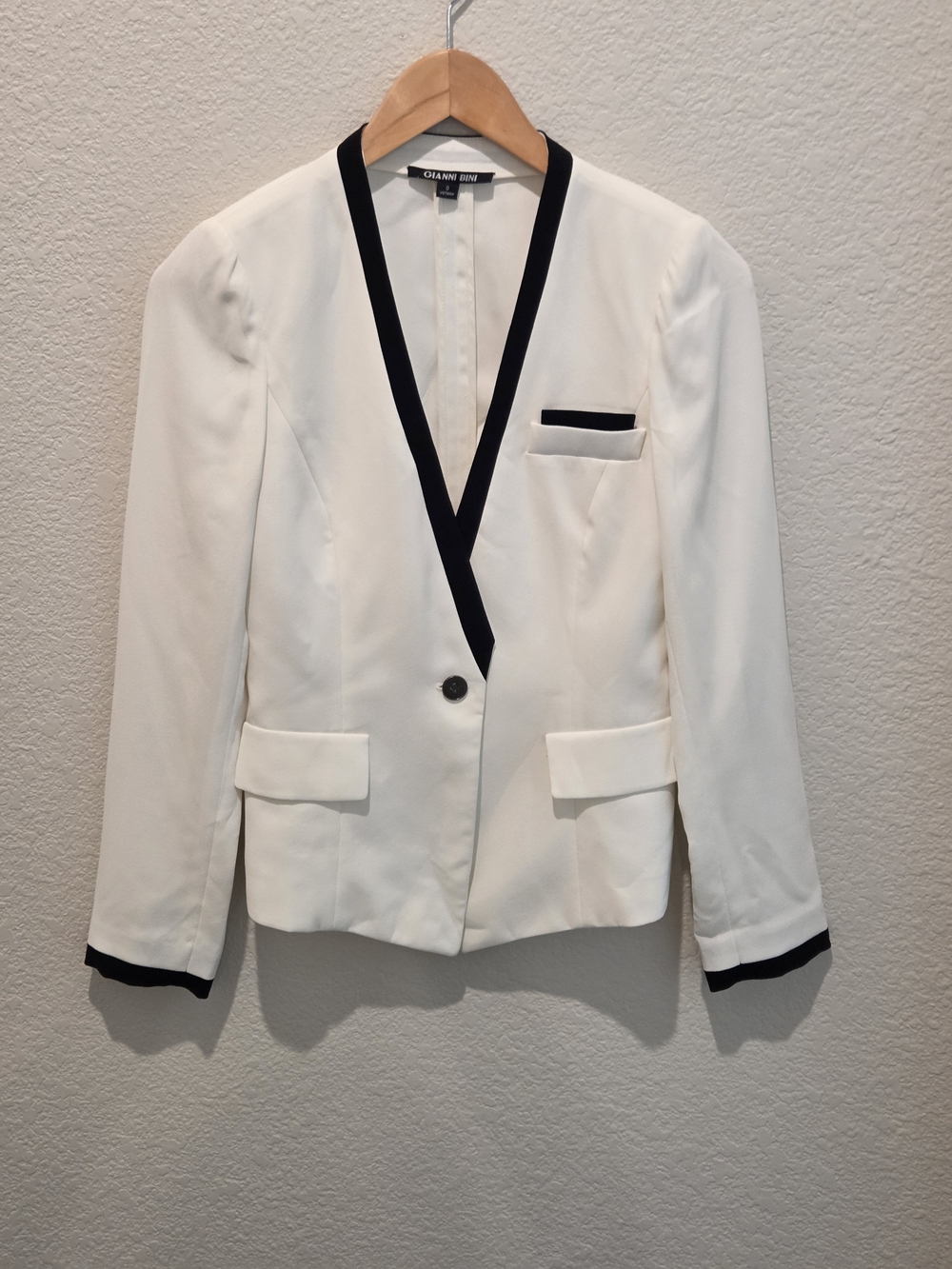 Gianni Bini White Tuxedo Blazer w/ Black Trim Size 0 NEW